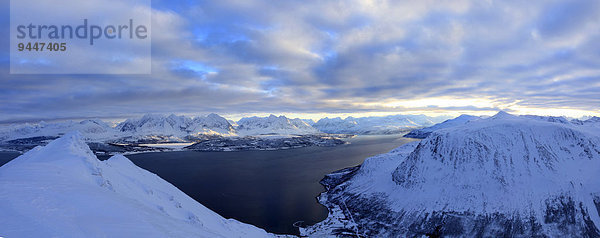 Kattfjordpass im Winter  Kvaloya  Troms  Norwegen  Europa