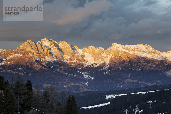 Geislergruppe von Süden im Winter  Saltria  Südtirol  Italien  Europa