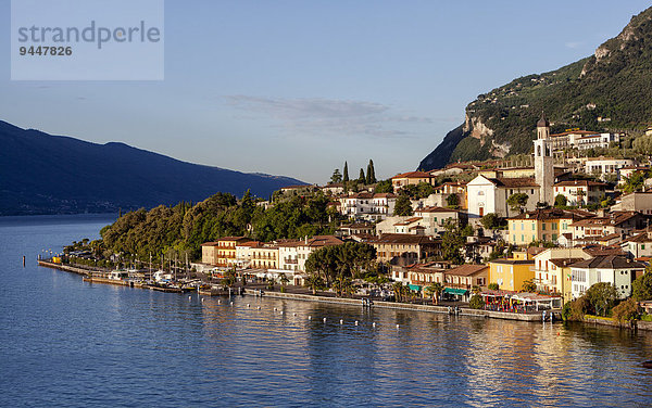 Gardasee  Ortsansicht  Limone sul Garda  Lombardei  Italien  Europa