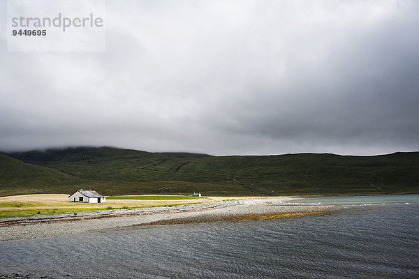 Hütte  Bothy  an der Bucht von Camasunary  Isle of Skye  Schottland  Großbritannien  Europa
