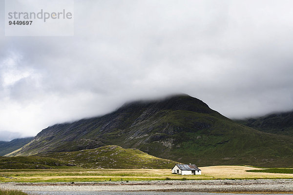 Hütte  Bothy  an der Bucht von Camasunary  Isle of Skye  Schottland  Großbritannien  Europa