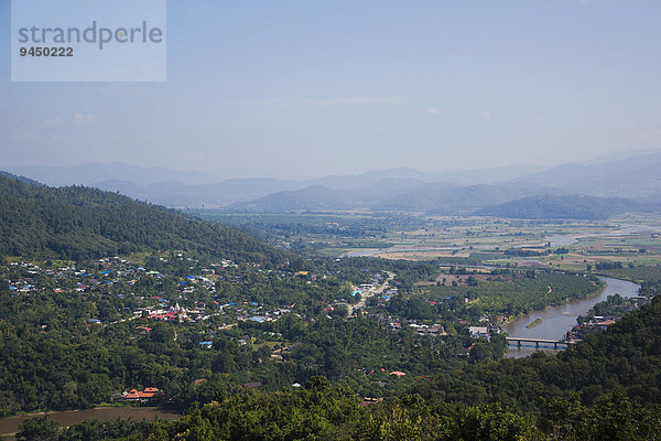 Ausblick auf die Kleinstadt Thaton mit dem Kok River auch Mae Nam Kok River  Thaton  Provinz Chiang Rai  Thailand  Asien