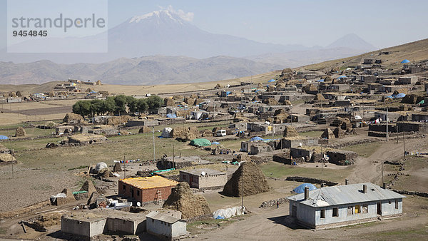 Dorf am Berg Ararat  Agri Dagi  Ostanatolien  Türkei  Asien