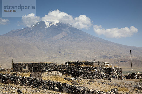Steinhütte am Berg Ararat  Agri Dagi  Ostanatolien  Türkei  Asien