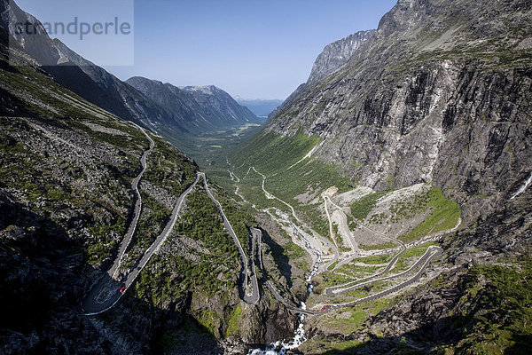 Serpentinenkurven des Trollstigen  Trollstigen-Passstraße  Trollsteig  bei Andalsnes  More og Romsdal  Vestland  Norwegen  Europa