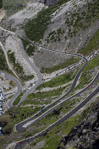 Serpentinenkurven des Trollstigen  Trollstigen-Passstraße  Trollsteig  bei Andalsnes  More og Romsdal  Vestland  Norwegen  Europa