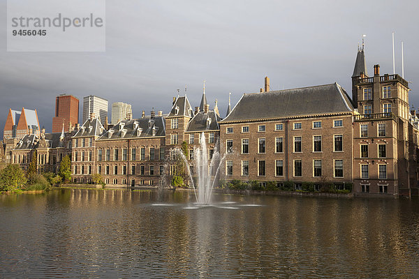 Binnenhof  dahinter Hochhäuser  Den Haag  Holland  Niederlande  Europa