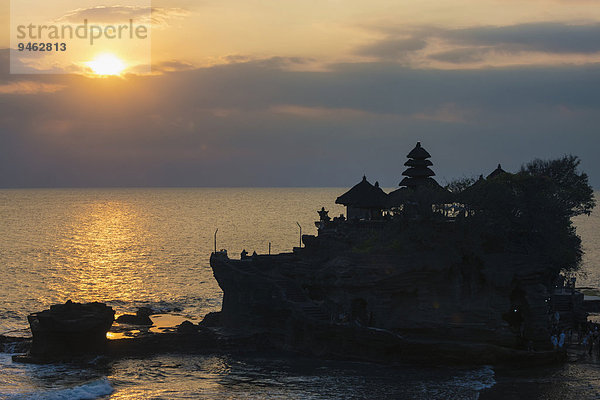 Meerestempel Pura Tanah Lot bei Sonnenuntergang  Bali  Indonesien  Asien