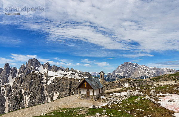 Kapelle an der Auronzohütte mit Cadini und Monte Cristallo  Dolomiten  Provinz Südtirol  Italien  Europa