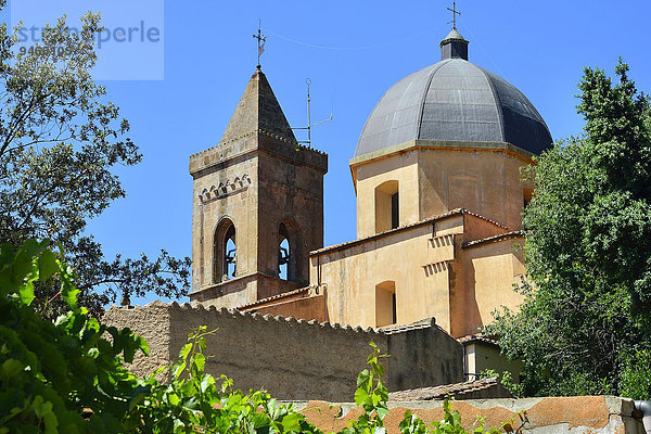 Glockenturm und Kuppel der Kirche  Laconi  Provinz Oristano  Sardinien  Italien  Europa