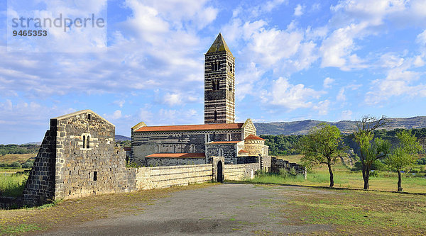 Abteikirche Santissima Trinità di Saccargia des zerstörten Kamaldulenser-Klosters  bei Codrongianos  Provinz Sassari  Sardinien  Italien  Europa