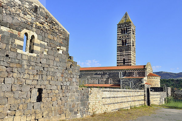 Abteikirche Santissima Trinità di Saccargia des zerstörten Kamaldulenser-Klosters  bei Codrongianos  Provinz Sassari  Sardinien  Italien  Europa