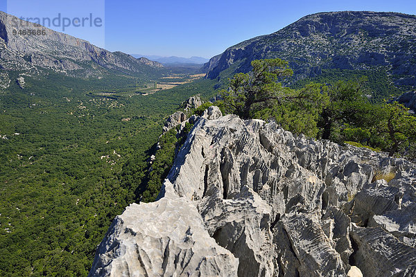 Ausblick vom Monte Tiscali in das Lanaittu-Tal  Gennargentu-Nationalpark  Supramonte  Provinz Nuoro  Sardinien  Italien  Europa