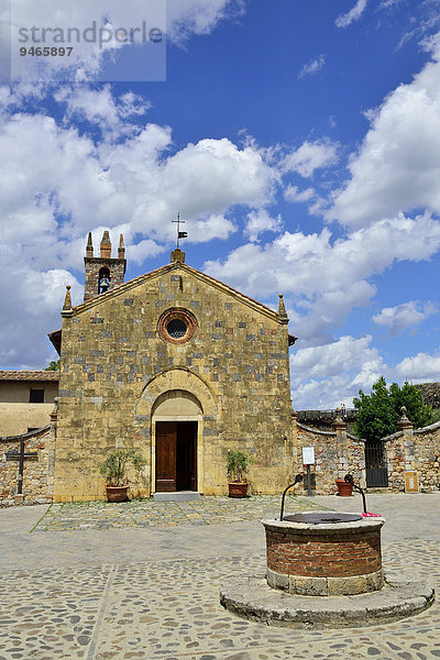 Kirche Santa Maria Assunta an der Piazza Roma  Monteriggioni  Provinz Siena  Toskana  Italien  Europa