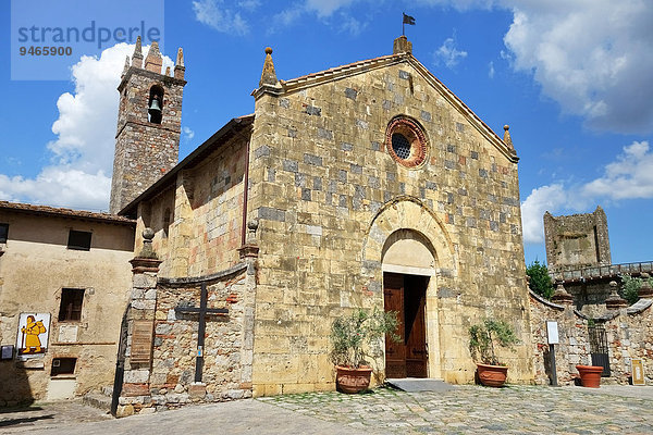 Kirche Santa Maria Assunta an der Piazza Roma  Monteriggioni  Provinz Siena  Toskana  Italien  Europa