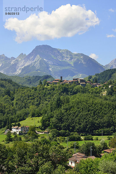 Landschaft in den Apuanischen Alpen  bei San Michele  Garfagnana  Provinz Lucca  Toskana  Italien  Europa