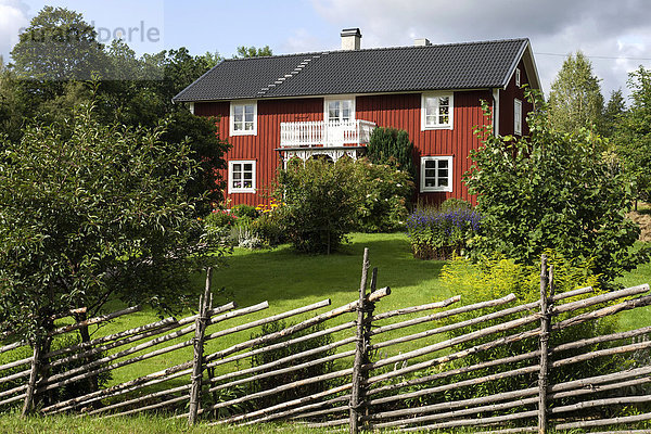 Typisches rotes Holzhaus  Smaland  Schweden  Europa