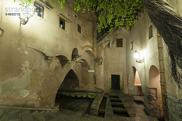 Historischer Brunnen  Cefalù  Sizilien  Italien  Europa
