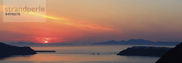 Sonnenuntergang  Caldera  Panoramaaufnahme  Santorin  Kykladen  Ägäis  Griechenland  Europa