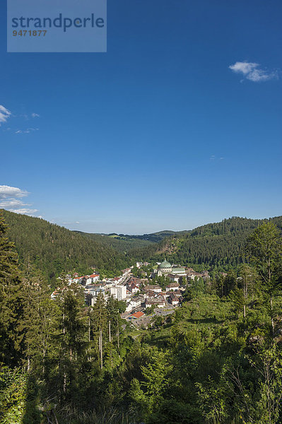 Ausblick vom Weißenstein mit Kloster und Dom Sankt Blasius  Sankt Blasien  Schwarzwald  Baden-Württemberg  Deutschland  Europa