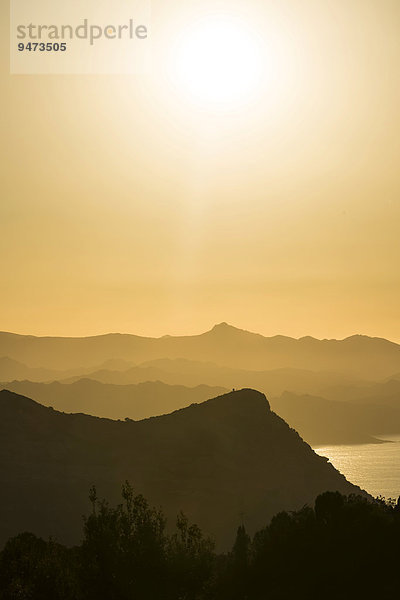 Küstensilhouette  Sonnenuntergang  Golf von Saint-Florent  Korsika  Frankreich  Europa