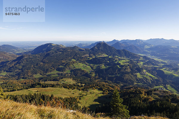 Ausblick vom Brünnstein nach Nordosten  in der Mitte der Wildbarren  Mangfallgebirge  Oberbayern  Bayern  Deutschland  Europa