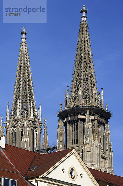 Türme vom Regensburger Dom  fertiggestellt um 1860  Regensburg  Oberpfanz  Bayern  Deutschland  Europa