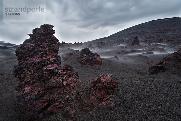 Roter Basalt am Vulkan Tolbachik  Kamschatka  Russland  Europa