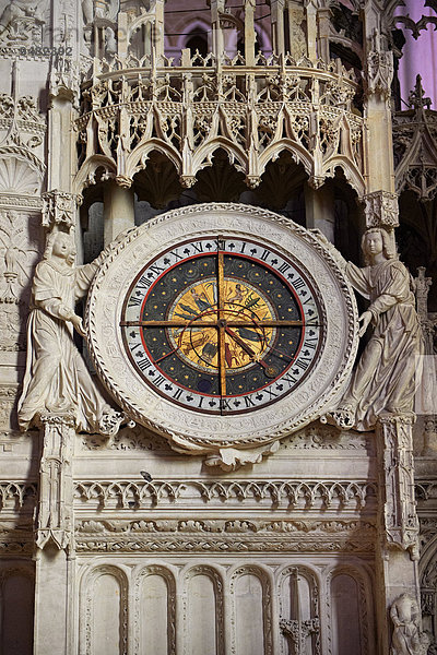 16. Jahrhundert  spätgotische astrologische Uhr in der Chorschranke  gotische Kathedrale von Chartres  UNESCO Weltkulturerbe  Chartres  Frankreich  Europa
