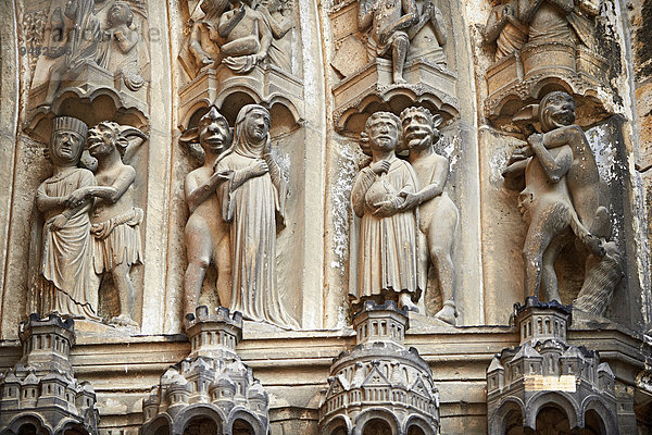 Mittelalterliche gotische Skulpturen  Südportal  Darstellung des Jüngsten Gerichts  UNESCO Weltkulturerbe  gotische Kathedrale von Chartres  Chartres  Frankreich  Europa