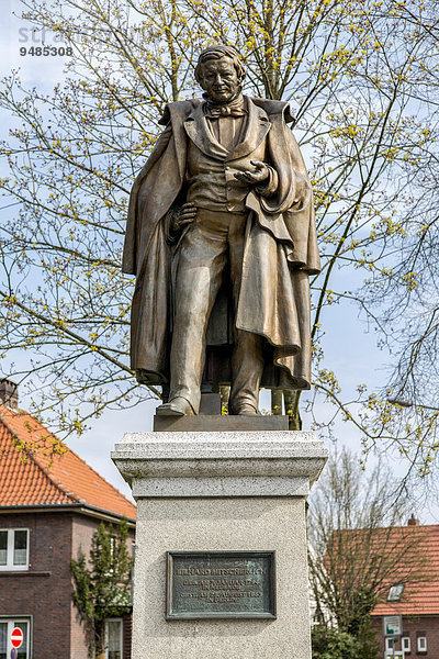 Eilhard-Mitscherlich-Denkmal  Jever  Friesland  Niedersachsen  Deutschland  Europa