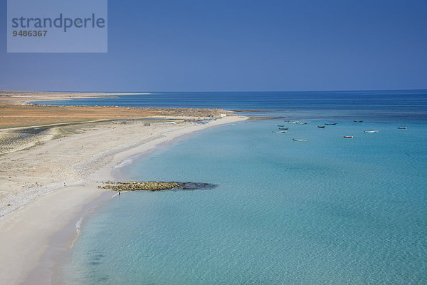 Küstenlinie mit weißem Sandstrand  Insel Sokotra  Jemen  Asien