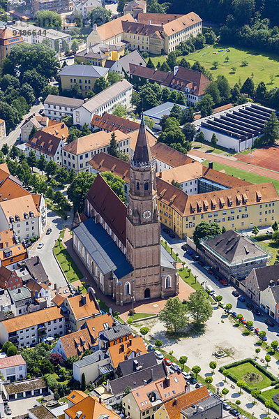 Luftaufnahme der Kirche Sankt Jodok in der Altstadt  Landshut  Niederbayern  Bayern  Deutschland  Europa