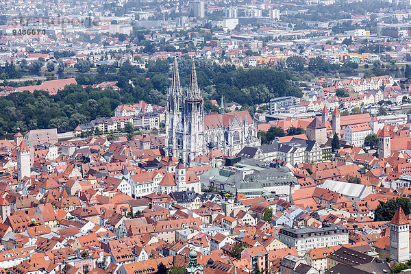 Luftaufnahme  Altstadt mit dem Regensburger Dom  Regensburg  Oberpfalz  Bayern  Deutschland  Europa