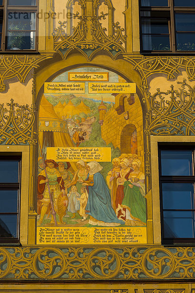 Heimlicher Neid  Fassadenbemalung  Freskenzyklus des 16. Jahrhunderts  Ulmer Rathaus  Ulm  Schwäbische Alb  Baden-Württemberg  Deutschland  Europa