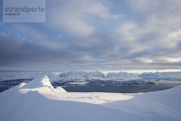 Ausblick auf den Svarthamartinden  Mikkelvik  Troms  Norwegen  Europa