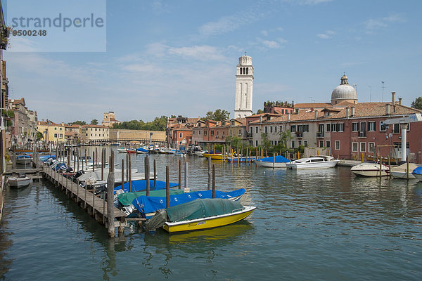 Kanal und Kirche San Pietro  Castello  Venedig  Veneto  Italien  Europa