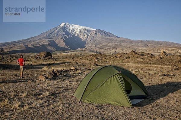 Zelten am Berg Ararat  Agri Dagi  Ostanatolien  Türkei  Asien