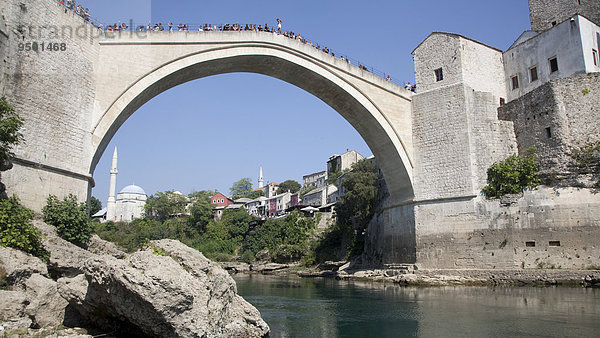 Brücke von Mostar  Alte Brücke Stari Most  Fluss Neretva  Mostar  Bosnien und Herzegowina  Europa