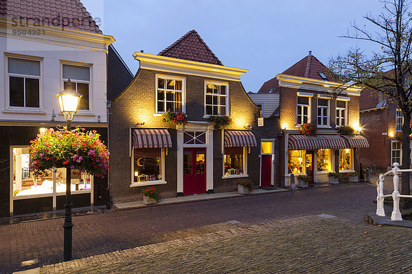 Altstadt in der Abenddämmerung  Delft  Holland  Niederlande  Europa