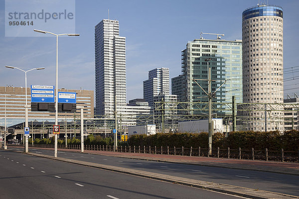 Hochhäuser am Hauptbahnhof  Den Haag Centraal  Den Haag  Holland  Niederlande  Europa
