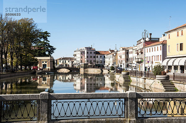 Uferpromenade am Canal Bianco  Stadt Adria  Provinz Rovigo  Venetien  Italien  Europa