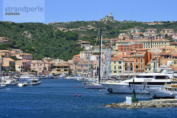 Hafen und Militäranlage Nido d'Aquila oder Adlernest  La Maddalena  Nationalpark La-Maddalena-Archipel  Sardinien  Italien  Europa