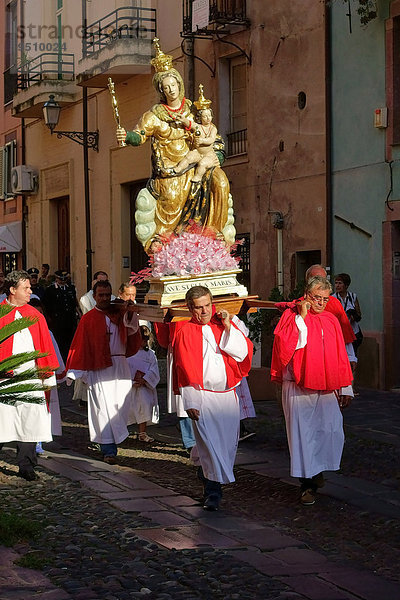 Prozession Madonnenfest der Santa Maria del Mare in der Altstadt  Bosa  Provinz Oristano  Sardinien  Italien  Europa