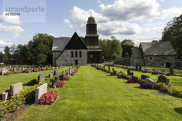 Kloster Nydala mit Friedhof  am See Rusken  Gemeinde Värnamo  Smaland  Schweden  Europa