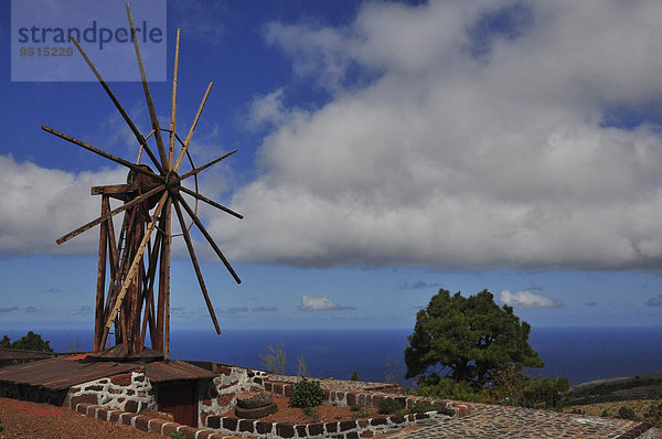 Alte Windmühle  bei Santo Domingo de Garafía  La Palma  Kanarische Inseln  Spanien  Europa