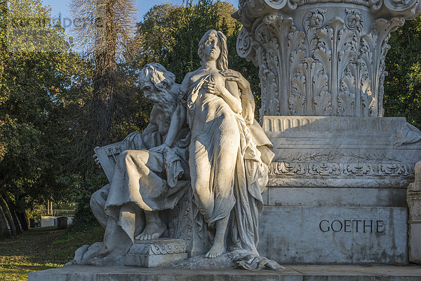 Goethe-Denkmal  Skulpturgruppe Mignon und der Harfner  Marmor  1904  Bildhauer Gustav Eberlein  Pinciano  Roma  Lazio  Italien  Europa
