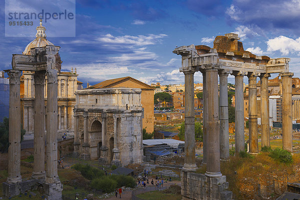 Tempel des Vespasian und Titus  Septimius-Severus-Bogen  Tempel des Saturn  Forum Romanum  Rom  Latium  Italien  Europa
