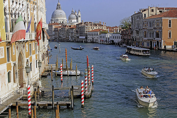 Boote auf dem Canal Grande  Venedig  Venetien  Italien  Europa