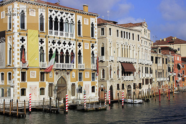 Gebäude am Canal Grande  von der Ponte dell?Accademia  Venedig  Venetien  Italien  Europa